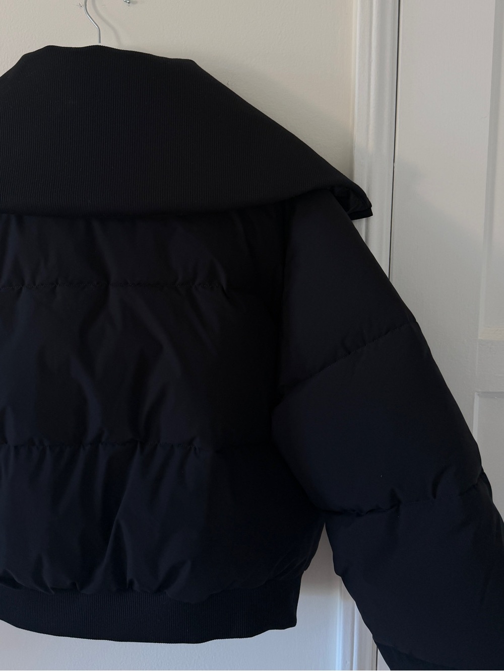 ALO Captivate Puffer in Black - Large - Picture 7 of 10
